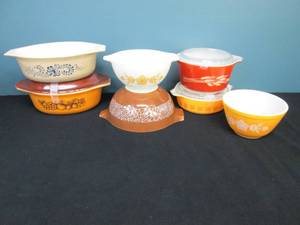 lot 97 image: Assorted Pyrex