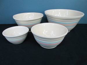 lot 100 image: McCoy Pottery Mixing Bowls