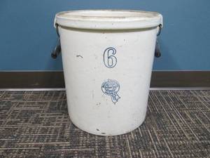 lot 103 image: Buckeye Pottery Crock