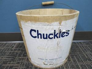 lot 109 image: Antique Chuckles Good Candy Pale