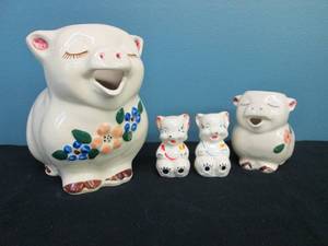 lot 115 image: Shawnee Pitcher