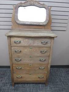 lot 58 image: Vintage Oak Dresser
