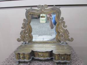 lot 60 image: DresserShaving Mirror