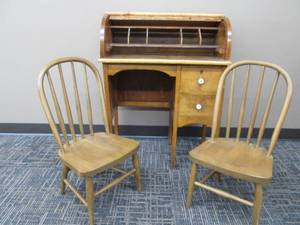 lot 64 image: Childs Roll Top Desk