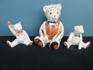 lot 121 image: Royal Crown Derby China
