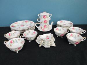 lot 122 image: Lefton China Rose Tea Set