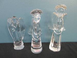 lot 129 image: Baccarat Crystal Angle