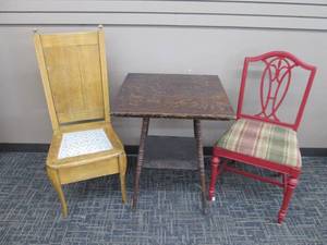 lot 70 image: Table & Chairs