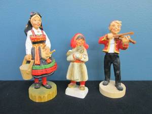 lot 155 image: Henning Carvings