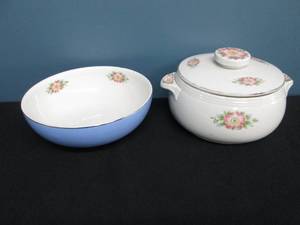 lot 197 image: Rose White Halls Pottery