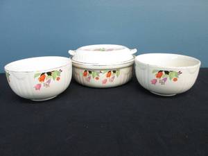 lot 200 image: Crocus Tulip Halls Pottery