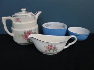 lot 201 image: Rose Parade Halls Pottery