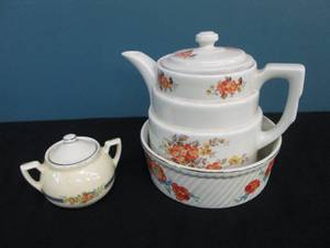 lot 202 image: Halls Pottery