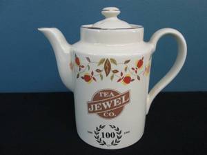 lot 206 image: Jewel Tea Autumn Leaf Halls China