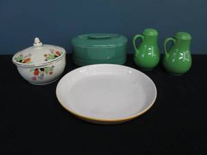 lot 209 image: Halls Pottery