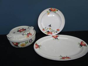 lot 210 image: Halls Pottery