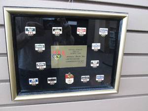lot 243 image: Anheuser Busch U S Olympic Pin Back Set