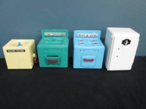lot 253 image: Metal Dollhouse Appliances