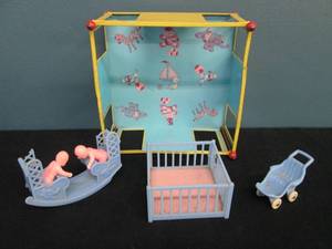 lot 254 image: Metal & Plastic Doll Furniture