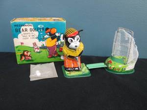 lot 259 image: Mechanical Tin Bear Golfer Toy