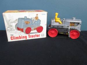 lot 260 image: Marx Wind Up Tractor