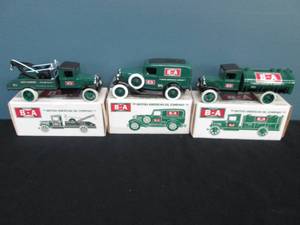 lot 263 image: Ertl Toy Banks
