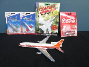 lot 272 image: Toy Airplanes