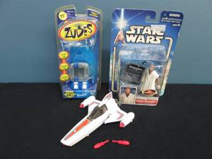 lot 284 image: Star Wars Toys And Zudes