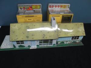 lot 285 image: Metal Dollhouse And Appliances