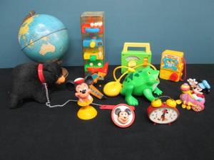 lot 290 image: Vintage Childrens Toys