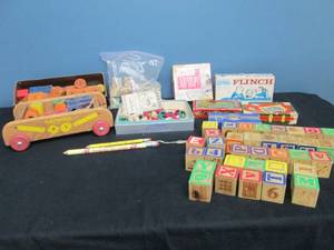 lot 291 image: Vintage Childrens Games & Blocks