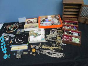 lot 302 image: Vintage  Jewelry