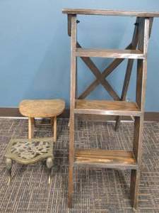 lot 328 image: Wood Display Ladder