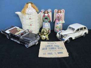 lot 346 image: Jim Shore Angel Music Boxes