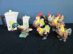 lot 353 image: Royal Copley & Home Interior Chickens