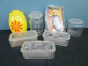lot 364 image: Anchor Hocking Refrigerator Dishes