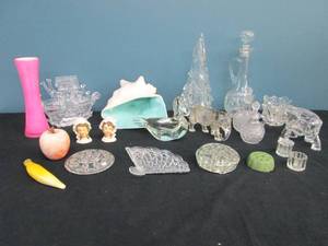lot 373 image: Clear Glassware