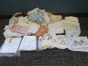lot 382 image: Linens