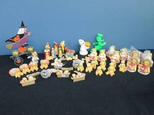 lot 385 image: Cherished Teddies