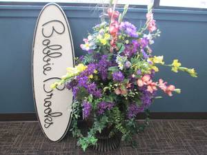lot 393 image: Floral Arrangement