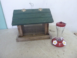 2 Bird Feeders