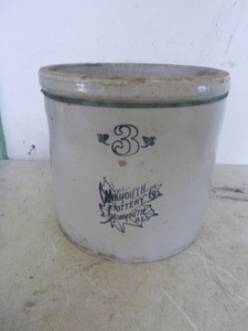 Vintage Monmouth #3 Crock