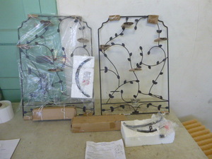 2 NEW Tea-Light Candle Holders in Leaves Design