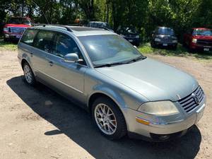 lot 14 image: 2004 Volkswagen Passat Wagon