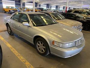lot 17 image: 2001 Cadillac SEville Touring STS