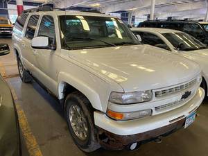 lot 18 image: 2002 Chevrolet Suburban Z71 1500 4x4
