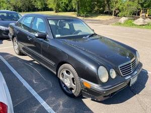 lot 19 image: 2002 Mercedes E320