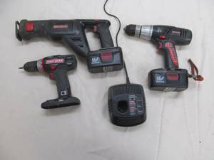 lot 29 image: Craftsmans cordless tools