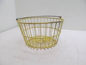 lot 30 image: Vintage egg basket