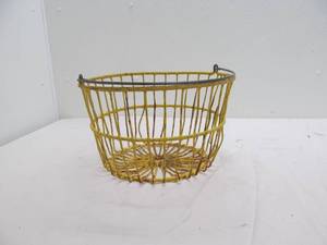 lot 53 image: Vintage egg basket